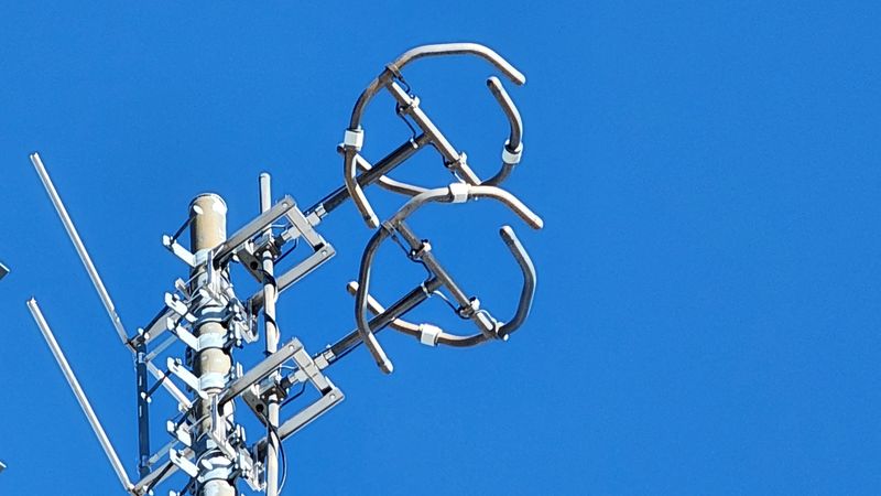 FM antenna bays against a blue sky